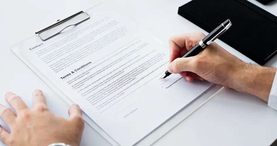 Contract lifecycle management (CLM) : gérer le cycle de vie des contrats et la traçabilité juridique